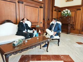 El alcalde de Santa Cruz recibe al nuevo cónsul de la República Argentina en Canarias